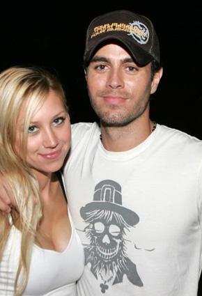 زواج الموسم: أنريكيه إغليسياس وآنا كورنيكوفا في زفاف يكلّف الملايين